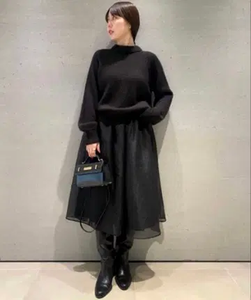 Mila Owen 미라 오웬 샤기 니트 볼륨 스커트 블랙