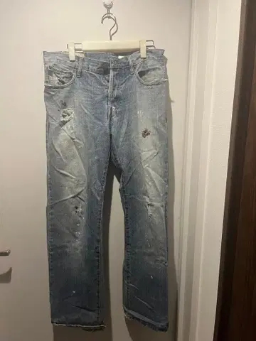 데미지 가공 라이트 블루 데님 슬림