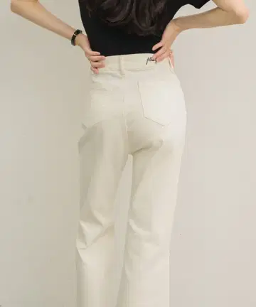 NEUNA 플레어 팬츠