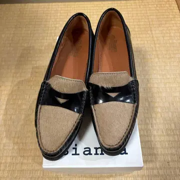 Bianca 퍼 로퍼 베이지와 블랙