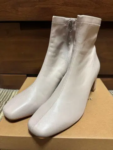 오리엔탈 트래픽 베이지 가죽 부츠 LL