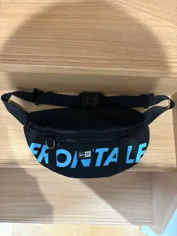 NEW ERA FRONTALE 바디백 웨스트 파우치