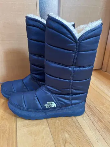 THE NORTH FACE 네이비 퀼팅 부츠