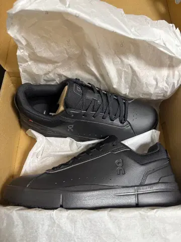 새상품 스니커즈 [ On ] 로저 아반떼 스니커즈 26.5