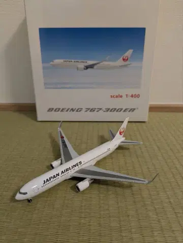 JAPAN AIRLINES Boeing 767-300ER 1:400