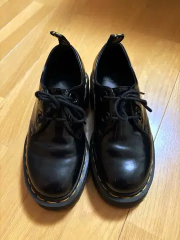 닥터마틴 통굽 2홀 블랙 UK3