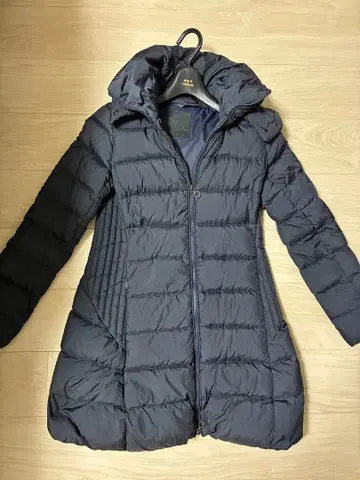 TATRAS 후드 부착 네이비 다운 자켓