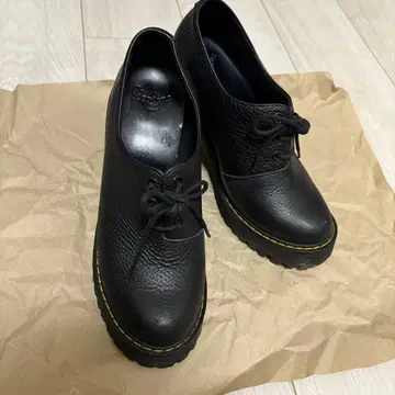 Dr. Martens 블랙 부티