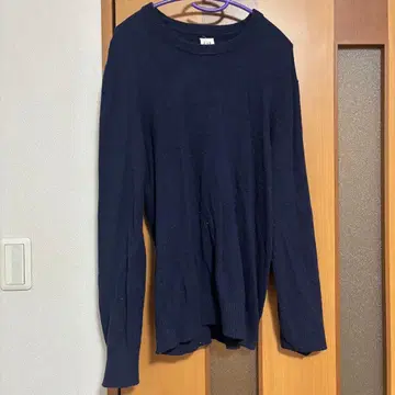 네이비 크루넥 긴팔 스웨터