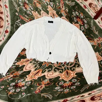 데미지 가공 가디건 화이트 숏 기장