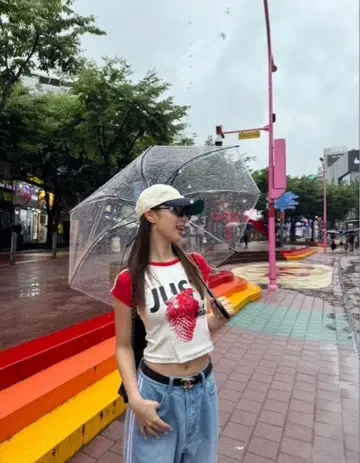 [ JUST A NOON ] 스트로베리 러그 미니 T셔츠