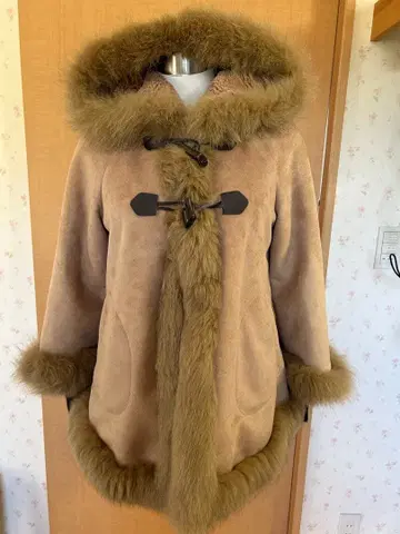 아푸이저 리쉬 베이지 무스탕 코트