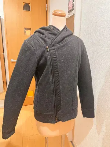 다크 그레이 프론트 지퍼 후드 자켓