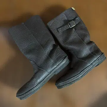 KOOS 코스 다크 브라운 미들 기장 부츠 버클 포함