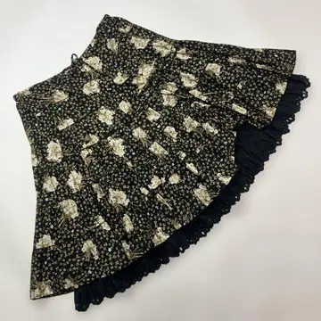 핑크하우스 블랙 클로버와 화이트 토끼풀 부케 패턴 스커트