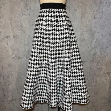 JENNE 볼륨 플레어 니트 스커트