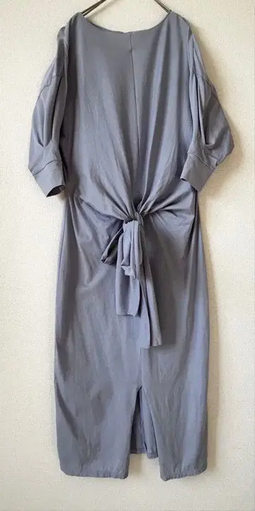 허리 리본 포함 무릎 기장 하의 원피스