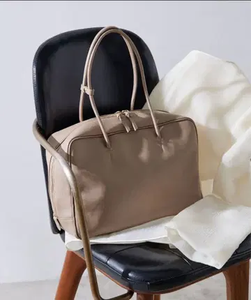 새상품급 개럴개런트 Hoaw. 스퀘어 토트백 베이지 보스턴