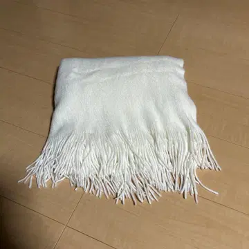 CECIL McBEE 화이트 머플러