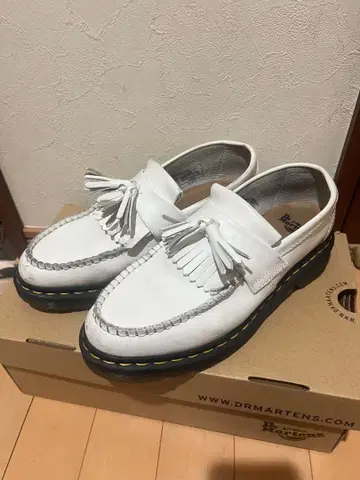 닥터마틴 화이트 태슬 로퍼