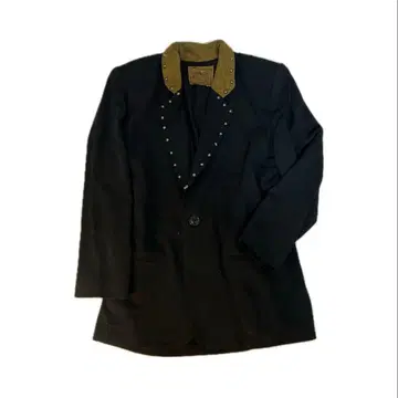 스터드 장식 블랙 테일러드 자켓