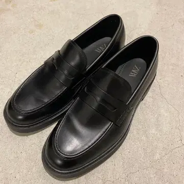 [새상품급] ZARA 블랙 가죽 로퍼