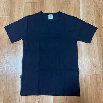 AVIREX 블랙 T셔츠 사이즈 Small