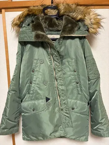 [ AVIREX ] 올리브 그린 모즈 코트