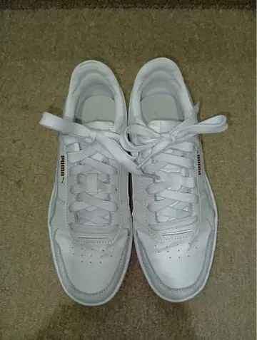 PUMA 화이트 스니커즈