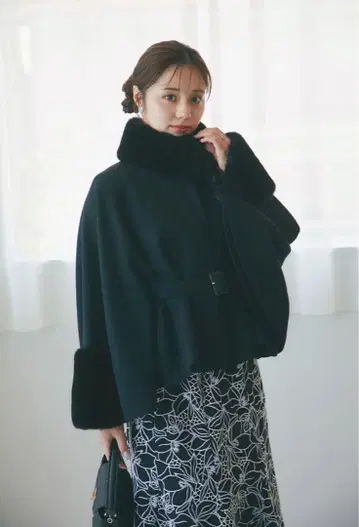 tocco closet 2WAY 퍼 & 벨트 케이프라이크 코트 블랙