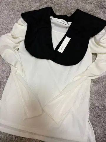 HYEON 화이트 긴팔 상의 카라 부착 FREE 사이즈