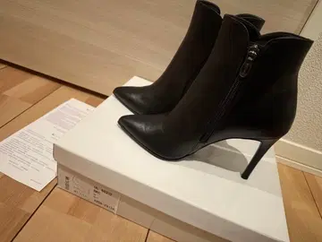 거의 새상품 DIANA 다이애나 숏부츠 핑힐 블랙 사이즈 22