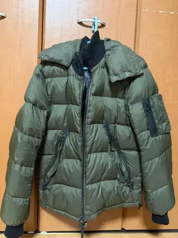 DUVETICA 후드 부착 다운 자켓 46