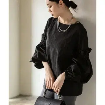 NOBLE 슬리브 볼륨 블라우스