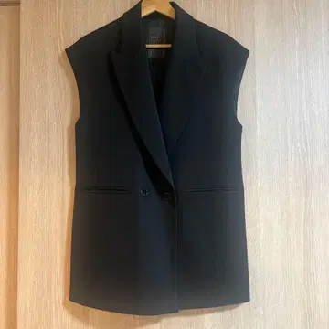 NOBLE 피크드 칼라 롱베스트 (블랙)