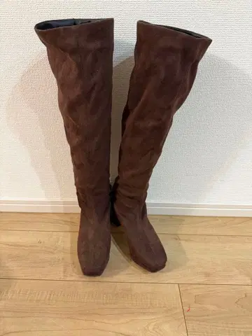 브라운 스웨이드 롱 부츠 중간 힐