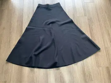 밀라노 리브 니트 블랙 플레어 스커트