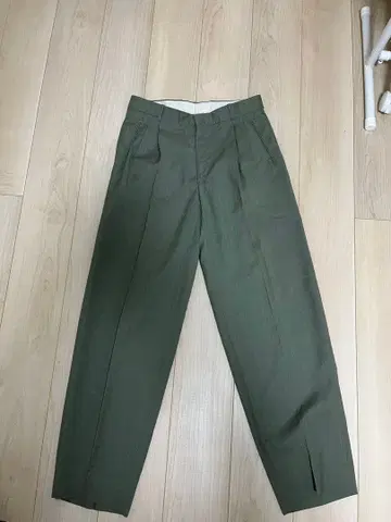 CLUB MONACO 올리브 그린 슬랙스