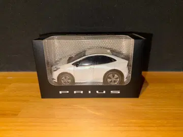 도요타 프리우스 미니카 화이트