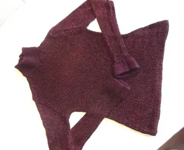 토쿠코 프리미어볼 터틀넥 니트 와인 라메 셰어