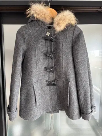 그레이 퍼(fur) 달린 더플 코트
