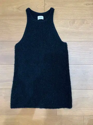 시시쿠이 블랙 슬리브리스