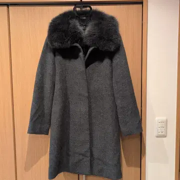 퍼 카라 부착 그레이 롱 코트