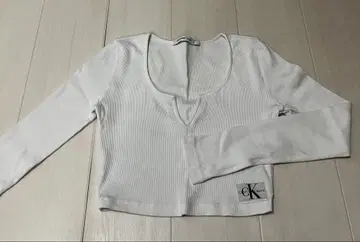 CK 화이트 긴팔 V넥 상의