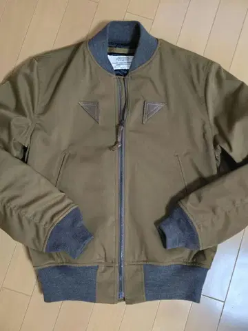 BARNS OUTFITTERS 카키 밀리터리 자켓