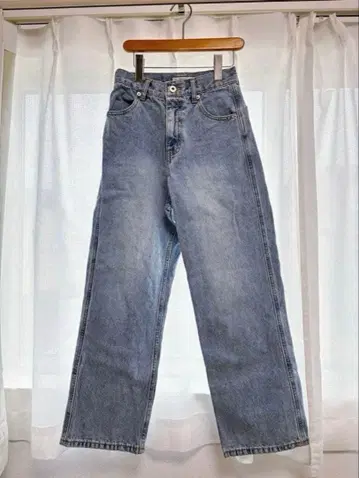 라이트 블루 스트레이트 데님 디스코트