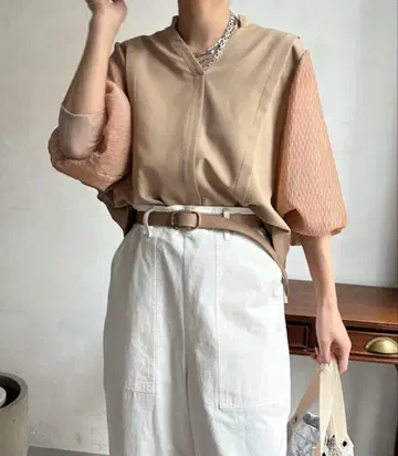 DOUDOU 백 버튼 소매 시어 블라우스