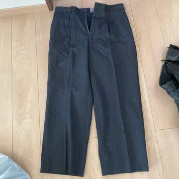 그레이 x 화이트 스트라이프 슬랙스 팬츠