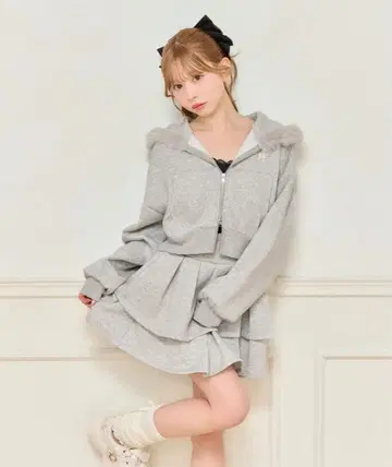 apres jour 퍼 포함 맨투맨 셋업