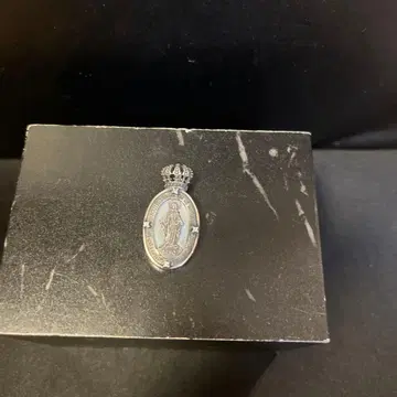 실버 성모 마리아 크라운 쉘 목걸이 탑